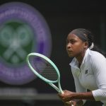 Coco Gauff awansuje na Wimbledonie – incydent z serwisem i zwycięstwo z opresji