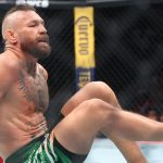 Koszmarny powrót McGregora na UFC 329: kontuzja kolana po 69 sekundach walki z Hollowayem