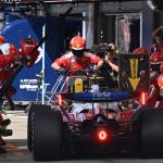 Groźny incydent w Ferrari: Hamilton potrącił mechanika podczas pit stopu w GP Belgii 2026