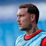Manchester United rozważa opcje na lewej obronie, bo transfer Halla utknął w martwym punkcie