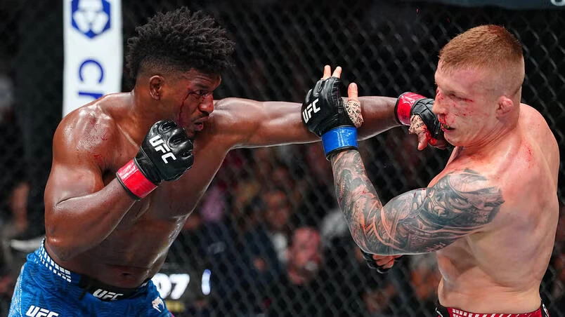 Alonzo Menifield Lands a Punch on Iwo Baraniewski in the UFC Cage
