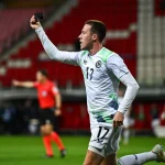 Strzelił gola Izraelowi i uniósł czarną opaskę. Gest Irlandczyka obiegnie świat