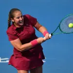 Ostapenko odprawiła przyjaciółkę Sabalenki. Skuteczna pogoń Switoliny