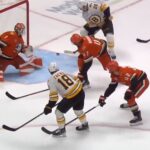 Boston Bruins odrobili dwubramkową stratę i pokonali Anaheim Ducks 4:2