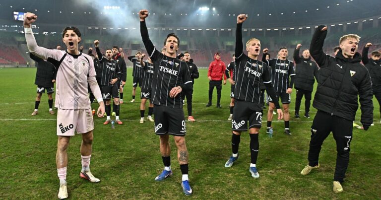 Puchar Polski: Siarka Tarnobrzeg wyeliminowała Lecha Poznań, Jagiellonia rozbiła Lechię 6:0