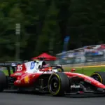 W co gra Mercedes? Ferrari na szczycie F1 po piątkowych treningach
