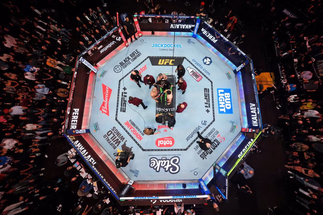 Османли обвинил соперника в симуляции после дисквалификации на турнире UFC