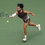 Алькарас обыграл Арнальди и вышел в 1/4 финала турнира ATP-500 в Токио